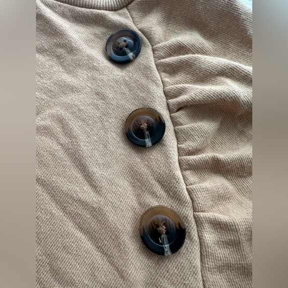 Who What Wear Womens Side Button Ruched Crew Neck Beige Sweatshirt - Picture 6 of 9